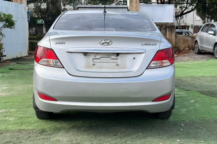 Used Hyundai Verna (older generation) 2010 Sedan 1.4L Manual Comfort GS Exterior 4