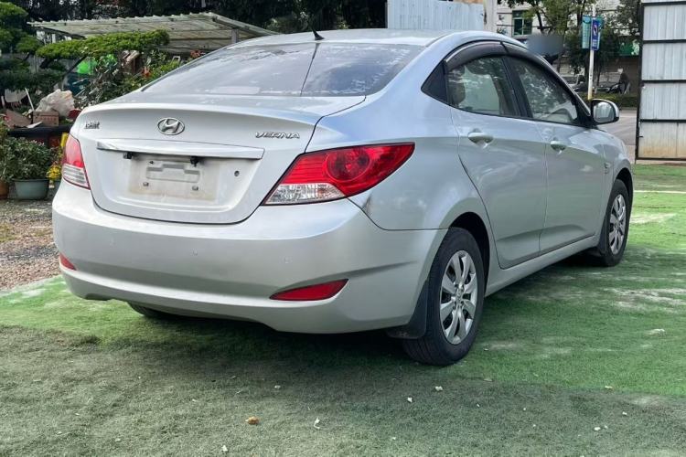 Used Hyundai Verna (older generation) 2010 Sedan 1.4L Manual Comfort GS Exterior 5