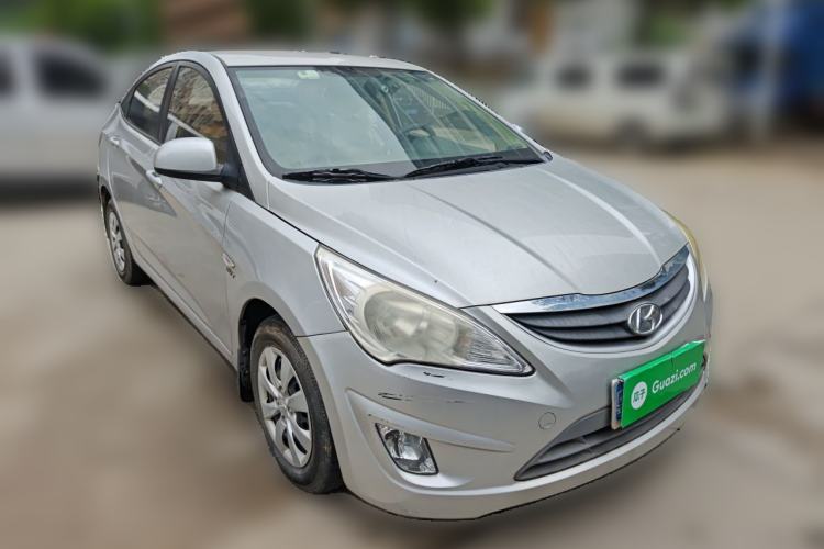 Used Hyundai Verna (older generation) 2010 Sedan 1.4L Manual Comfort GS Front Right 45 Deg