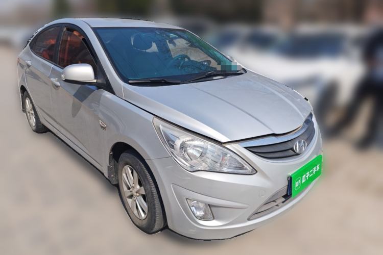 Used Hyundai Verna (older generation) 2010 Sedan 1.4L Manual Comfort GS Front Right 45 Deg