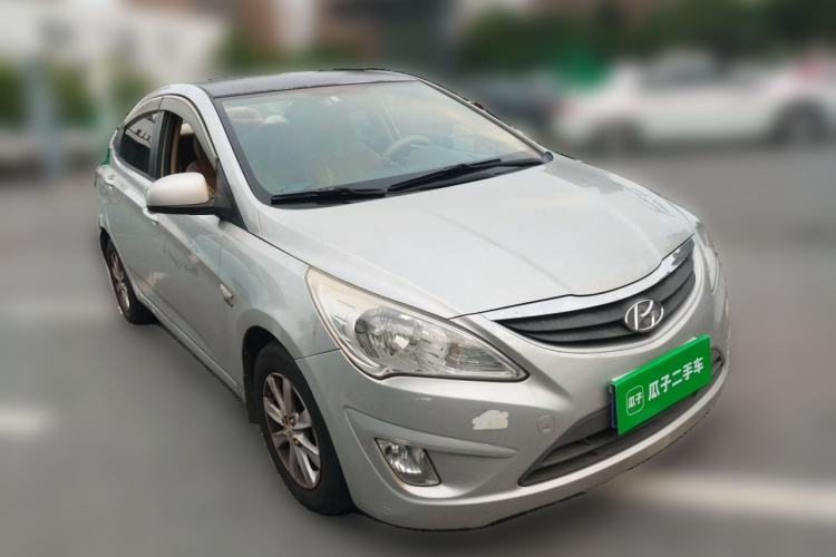 Used Hyundai Verna (older generation) 2010 Sedan 1.4L Manual Comfort GS Front Right 45 Deg