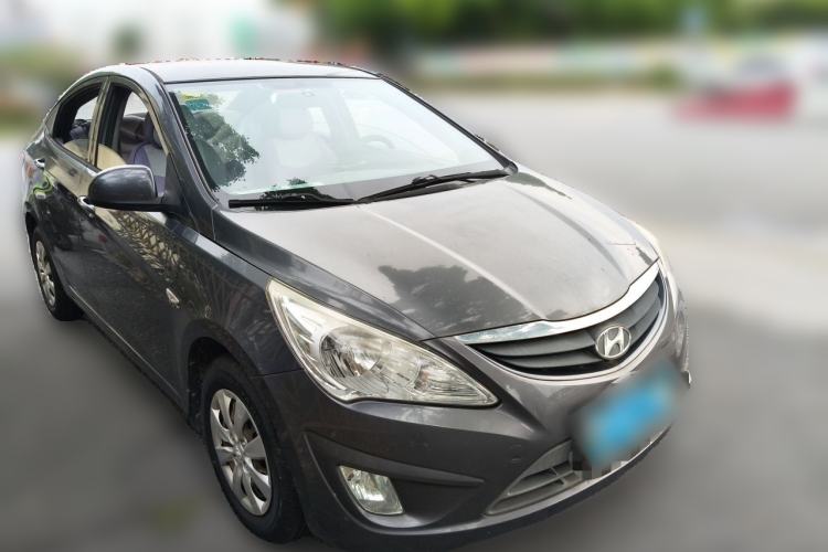 Used Hyundai Verna (older generation) 2010 Sedan 1.4L Manual Comfort GS Front Right 45 Deg