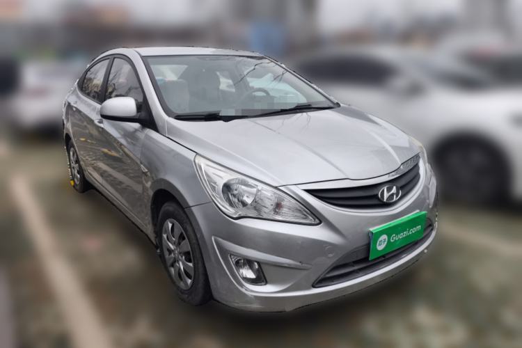 Used Hyundai Verna (older generation) 2010 Sedan 1.4L Manual Comfort GS Front Right 45 Deg