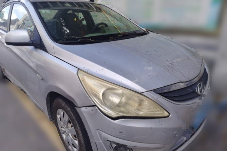 Used Hyundai Verna (older generation) 2010 Sedan 1.4L Manual Comfort GS Front Right 45 Deg