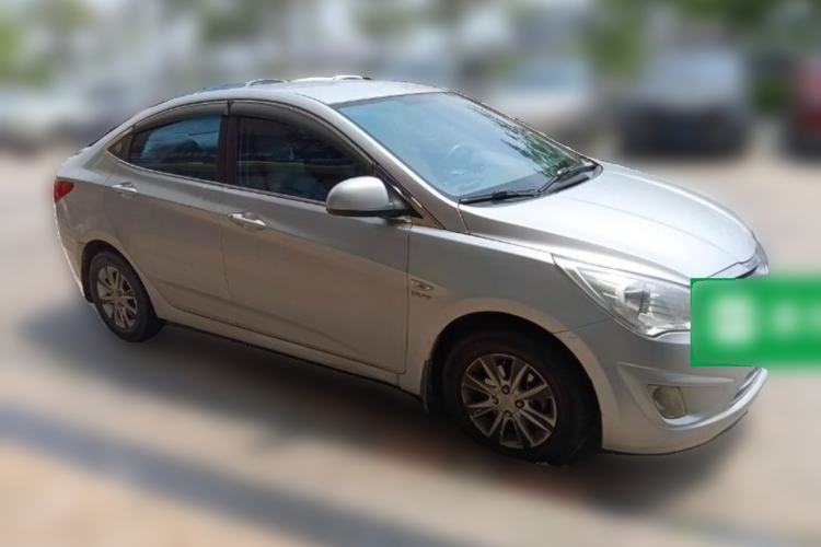 Used Hyundai Verna (older generation) 2010 Sedan 1.4L Manual Standard GL Model Front Right 45 Deg