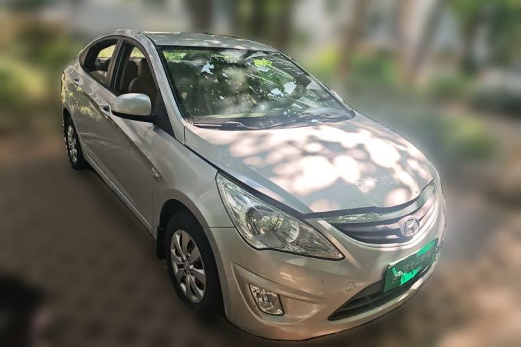 Used Hyundai Verna (older generation) 2010 Sedan 1.4L Manual Standard GL Model Front Right 45 Deg