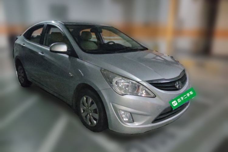 Used Hyundai Verna (older generation) 2010 Sedan 1.4L Manual Comfort GS Front Right 45 Deg