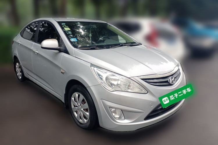 Used Hyundai Verna (older generation) 2010 Sedan 1.4L Manual Comfort GS Front Right 45 Deg