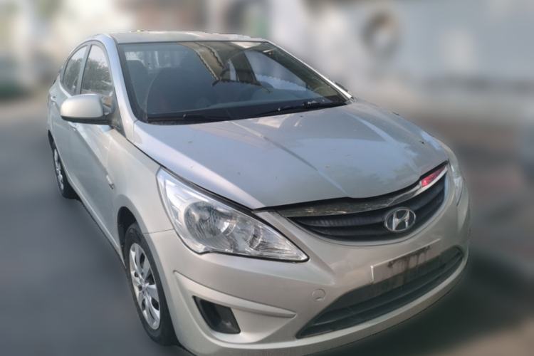 Used Hyundai Verna (older generation) 2010 Sedan 1.4L Manual Standard GL Model Front Right 45 Deg