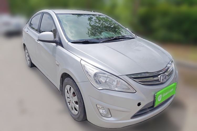Used Hyundai Verna (older generation) 2010 Sedan 1.4L Manual Comfort GS Front Right 45 Deg