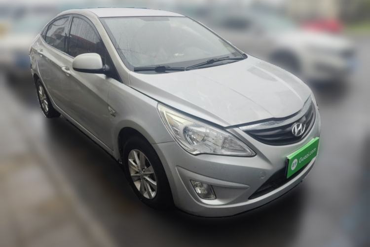 Used Hyundai Verna (older generation) 2010 Sedan 1.4L Manual Comfort GS Front Right 45 Deg
