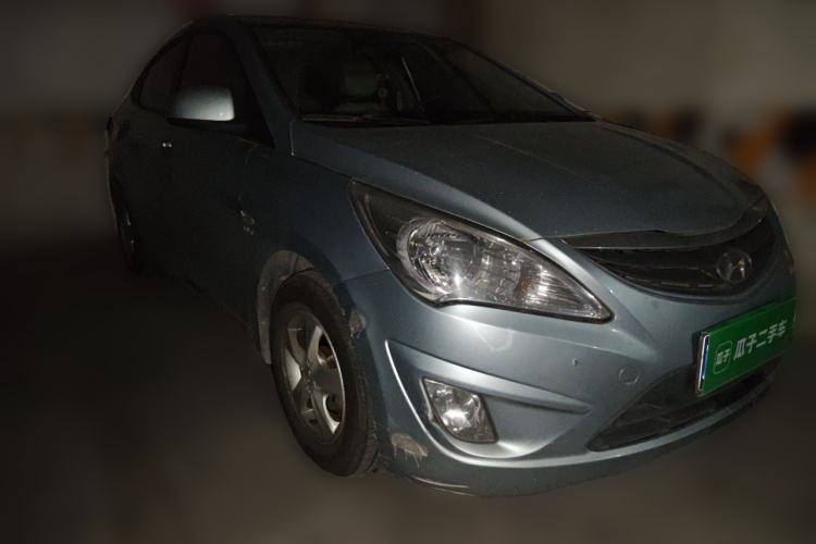 Used Hyundai Verna (older generation) 2010 Sedan 1.4L Automatic Comfort Model GS Front Right 45 Deg
