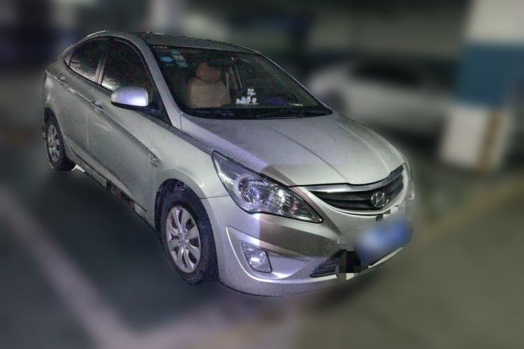 Used Hyundai Verna (older generation) 2010 Sedan 1.4L Manual Standard GL Model Front Right 45 Deg