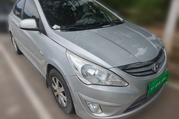 Used Hyundai Verna (older generation) 2010 Sedan 1.4L Manual Comfort GS Front Right 45 Deg