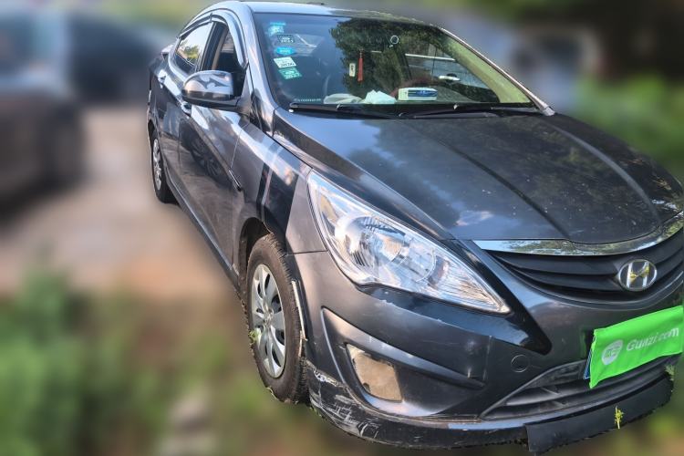 Used Hyundai Verna (older generation) 2010 Sedan 1.4L Manual Comfort GS Front Right 45 Deg