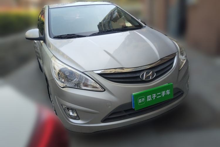 Used Hyundai Verna (older generation) 2010 Sedan 1.4L Manual Comfort GS Front Right 45 Deg