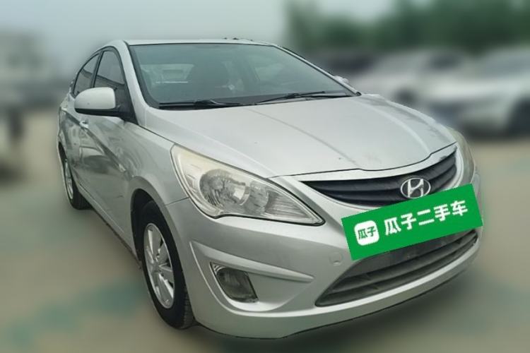 Used Hyundai Verna (older generation) 2010 Sedan 1.4L Manual Comfort GS Front Right 45 Deg