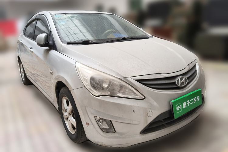 Used Hyundai Verna (older generation) 2010 Sedan 1.4L Manual Comfort GS Front Right 45 Deg