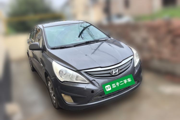 Used Hyundai Verna (older generation) 2010 Sedan 1.4L Manual Comfort GS Front Right 45 Deg