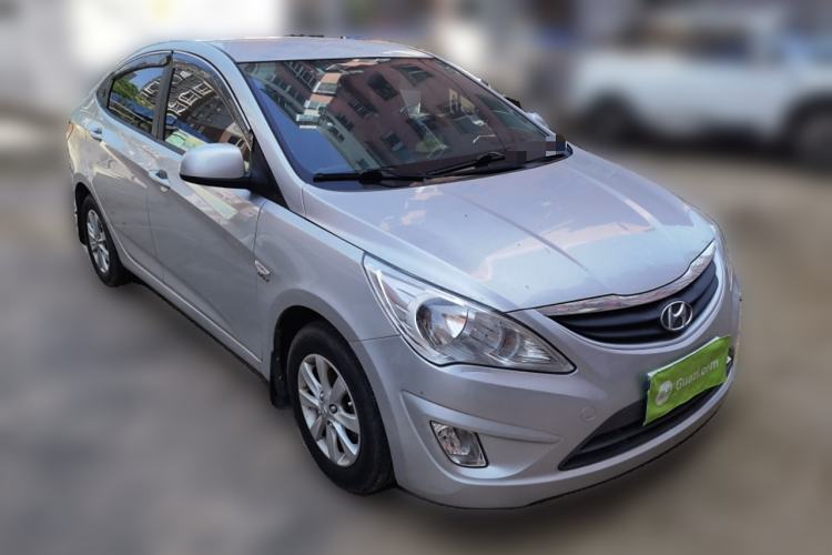 Used Hyundai Verna (older generation) 2010 Sedan 1.4L Manual Comfort GS Front Right 45 Deg