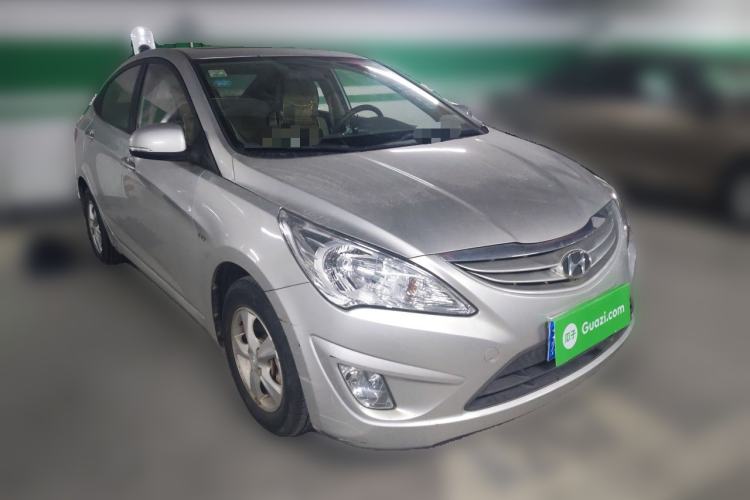 Used Hyundai Verna (older generation) 2010 Sedan 1.4L Manual Luxury GLS Trim Front Right 45 Deg