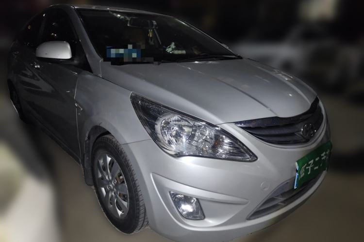 Used Hyundai Verna (older generation) 2010 Sedan 1.4L Manual Comfort GS Front Right 45 Deg