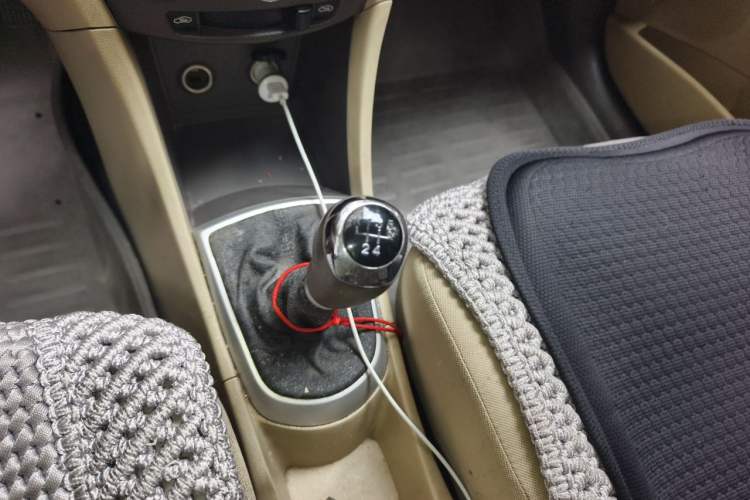 Used Hyundai Verna (older generation) 2010 Sedan 1.4L Manual Standard GL Model Gear Lever