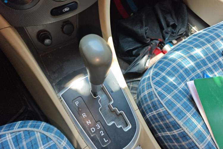 Used Hyundai Verna (older generation) 2010 Sedan 1.4L Automatic Comfort Model GS Gear Lever