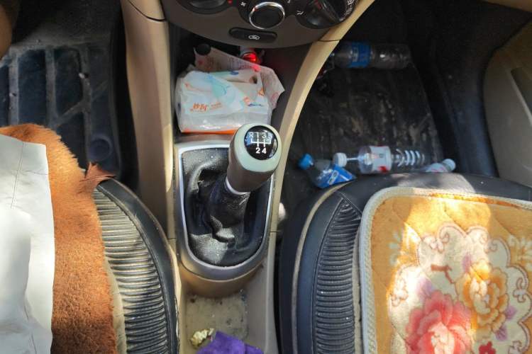Used Hyundai Verna (older generation) 2010 Sedan 1.4L Manual Comfort GS Gear Lever