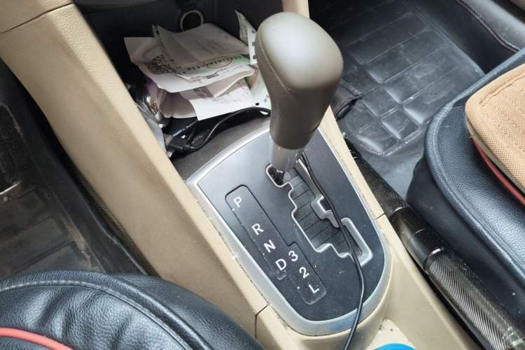 Used Hyundai Verna (older generation) 2010 Sedan 1.4L Automatic Comfort Model GS Gear Lever