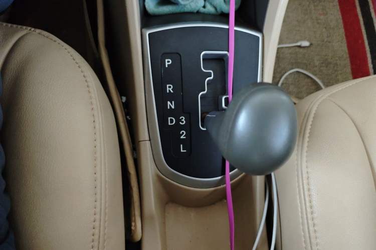 Used Hyundai Verna (older generation) 2010 Sedan 1.4L Automatic Comfort Model GS Gear Lever