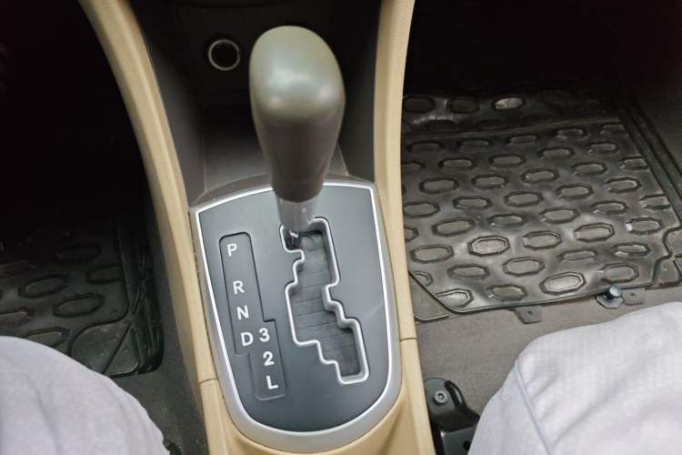 Used Hyundai Verna (older generation) 2010 Sedan 1.4L Automatic Fashionable GT Model Gear Lever