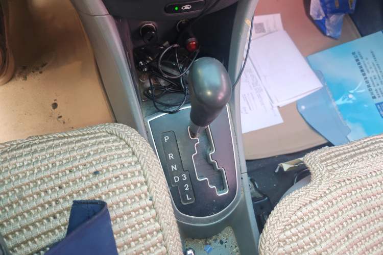 Used Hyundai Verna (older generation) 2010 Sedan 1.4L Automatic Comfort Model GS Gear Lever