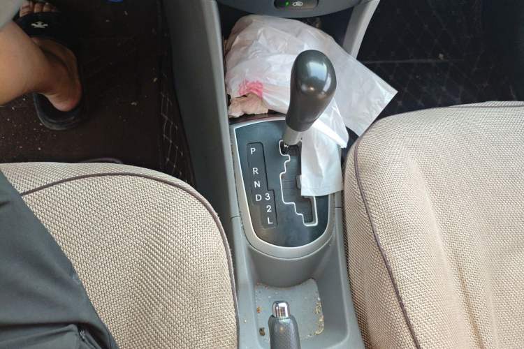 Used Hyundai Verna (older generation) 2010 Sedan 1.4L Automatic Comfort Model GS Gear Lever