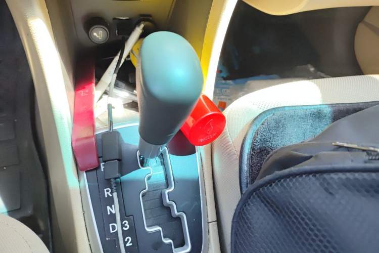 Used Hyundai Verna (older generation) 2010 Sedan 1.4L Automatic Fashionable GT Model Gear Lever