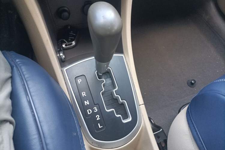 Used Hyundai Verna (older generation) 2010 Sedan 1.4L Automatic Fashionable GT Model Gear Lever