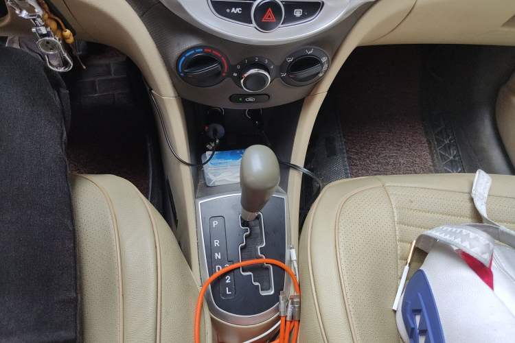 Used Hyundai Verna (older generation) 2010 Sedan 1.4L Automatic Fashionable GT Model Gear Lever