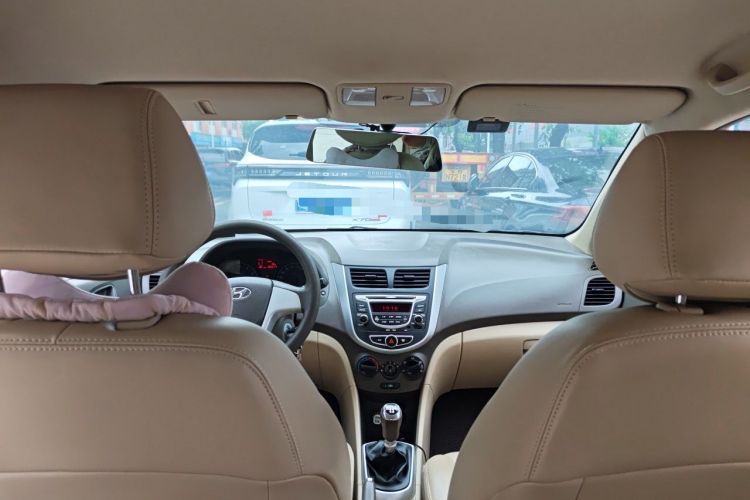 Used Hyundai Verna (older generation) 2010 Sedan 1.4L Manual Comfort GS Headliner