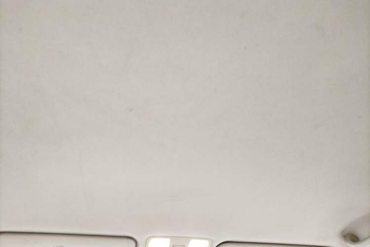 Used Hyundai Verna (older generation) 2010 Sedan 1.4L Manual Comfort GS Headliner