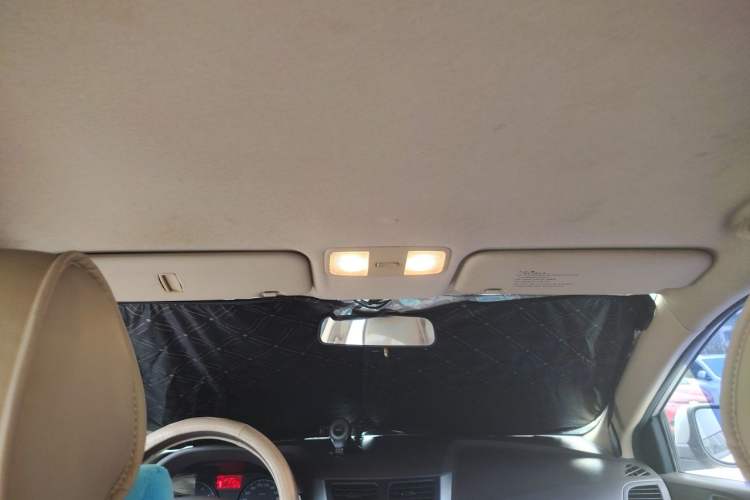 Used Hyundai Verna (older generation) 2010 Sedan 1.4L Automatic Comfort Model GS Headliner