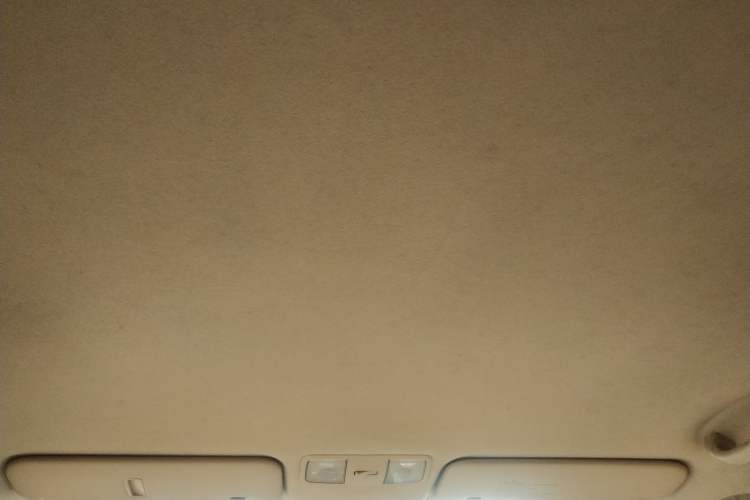 Used Hyundai Verna (older generation) 2010 Sedan 1.4L Automatic Comfort Model GS Headliner