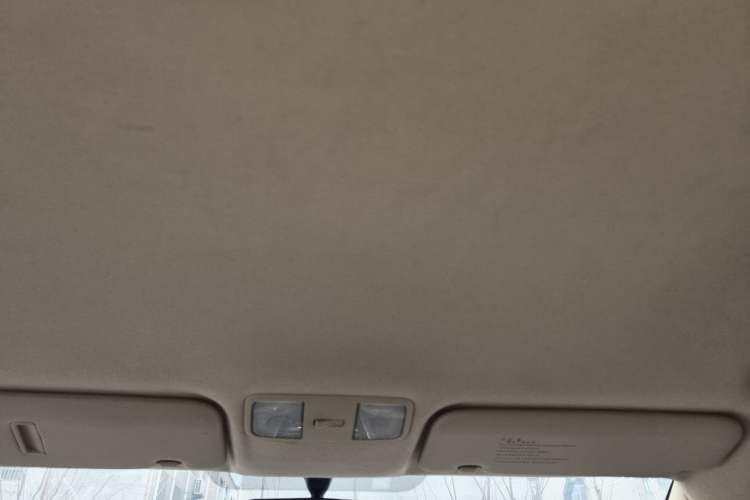 Used Hyundai Verna (older generation) 2010 Sedan 1.4L Manual Comfort GS Headliner