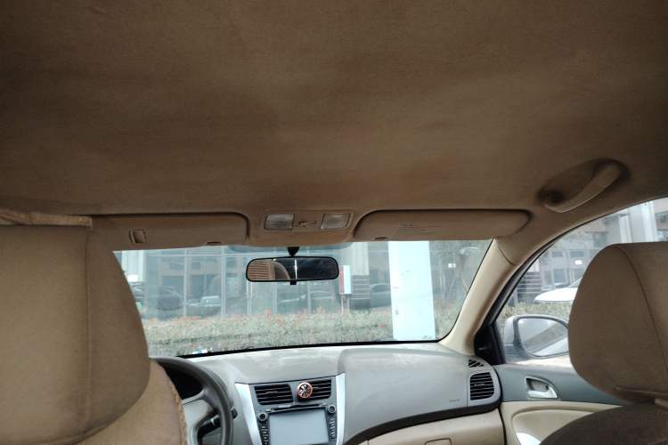 Used Hyundai Verna (older generation) 2010 Sedan 1.4L Manual Standard GL Model Headliner