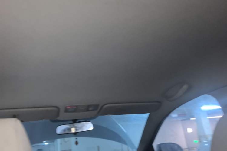 Used Hyundai Verna (older generation) 2010 Sedan 1.4L Manual Comfort GS Headliner