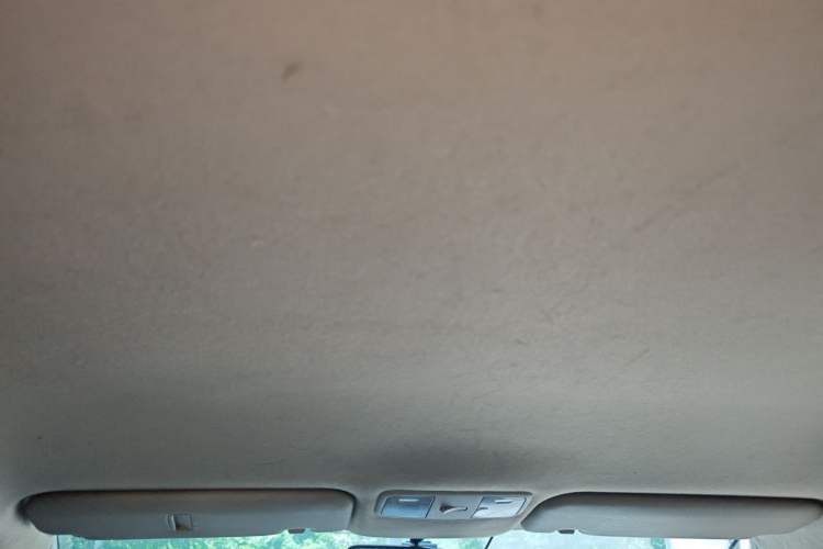 Used Hyundai Verna (older generation) 2010 Sedan 1.4L Automatic Comfort Model GS Headliner