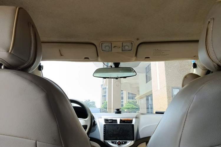 Used Hyundai Verna (older generation) 2010 Sedan 1.4L Manual Standard GL Model Headliner