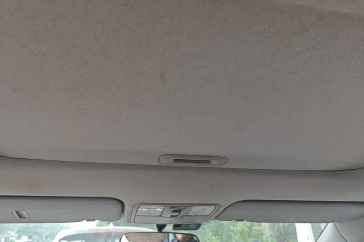 Used Hyundai Verna (older generation) 2010 Sedan 1.4L Automatic Fashionable GT Model Headliner