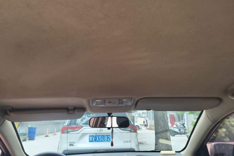 Used Hyundai Verna (older generation) 2010 Sedan 1.4L Automatic Comfort Model GS Headliner