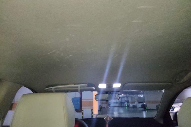 Used Hyundai Verna (older generation) 2010 Sedan 1.4L Manual Comfort GS Headliner