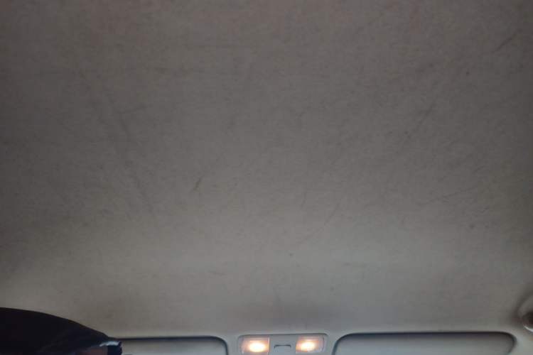 Used Hyundai Verna (older generation) 2010 Sedan 1.4L Manual Comfort GS Headliner